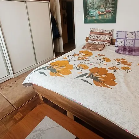 Apartment Lara *